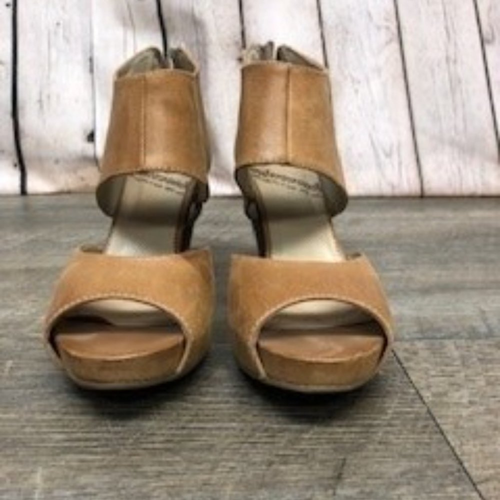 Wonders- Women's wood heel, leather peep toe sandal's in soft brown.